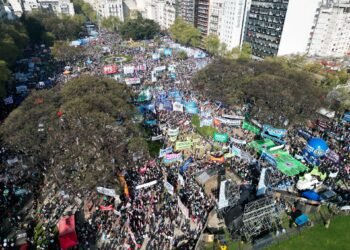 Yacobitti reclamó al Gobierno que cumpla la Ley de Financiamiento Universitario tras la marcha federal