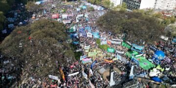 Yacobitti reclamó al Gobierno que cumpla la Ley de Financiamiento Universitario tras la marcha federal