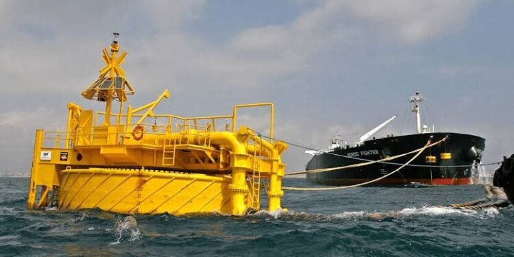 Llegaron a Río Negro las monoboyas que permitirán exportar petróleo de Vaca Muerta en buques gigantes